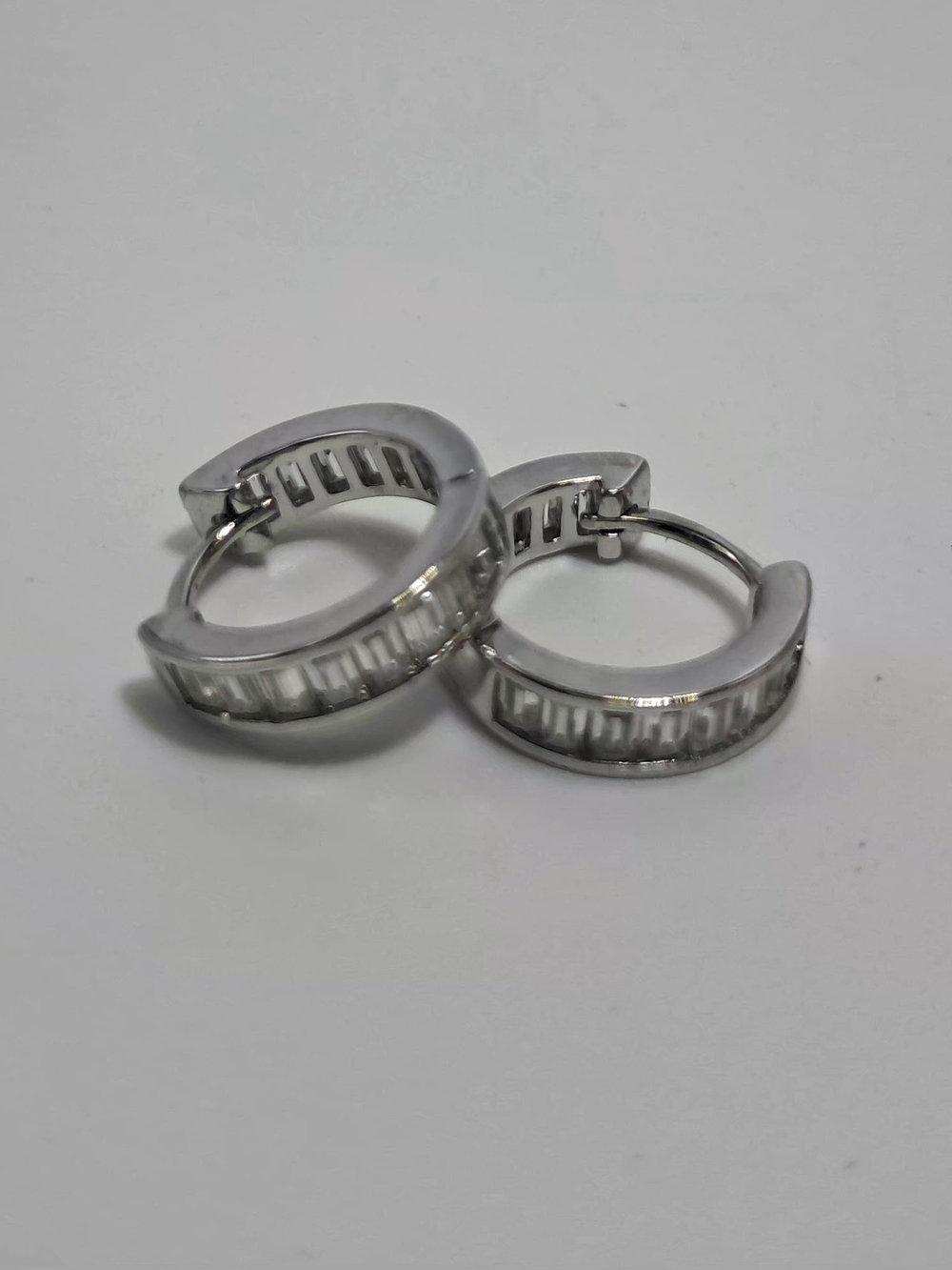 2.0ct Baguette Moissanite Huggie Hoop Earrings | 925 Silver | GRA Certified - Picture 4 of 6